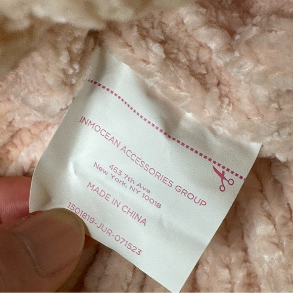 R pom pom beanie - Picture 3 of 6